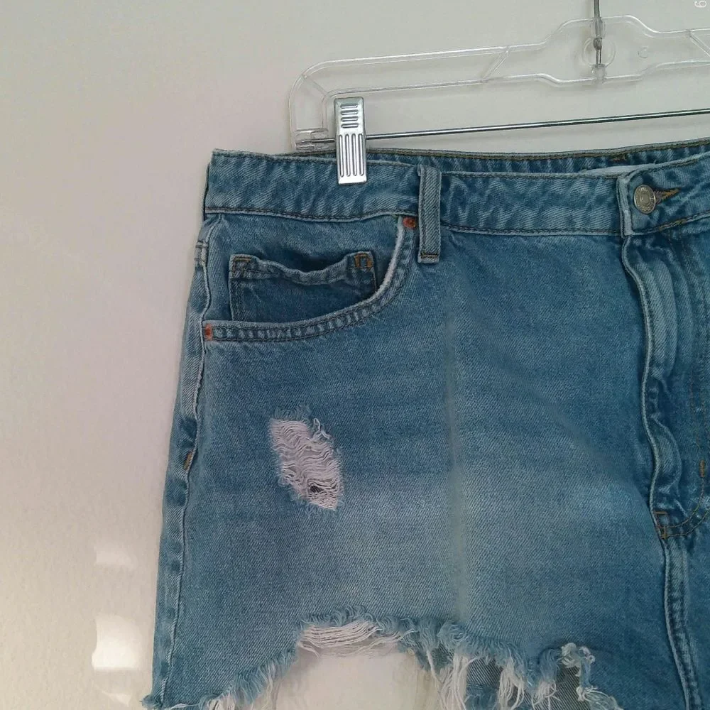 FOREVER 21 PREMIUM DENIM SHORTS